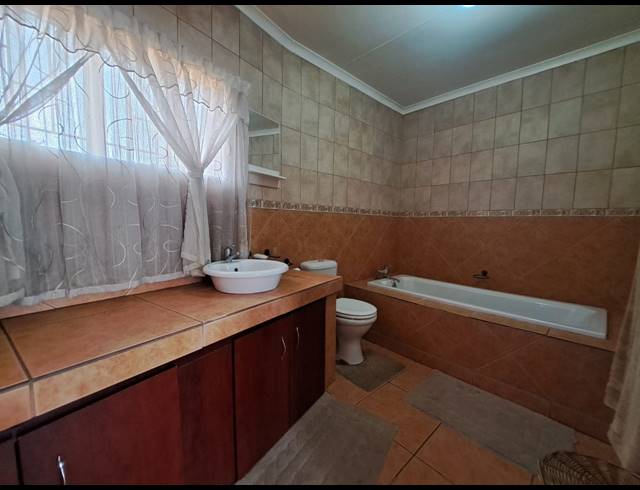3 BEDROOM HOUSE FOR SALE IN FALCON RIDGE